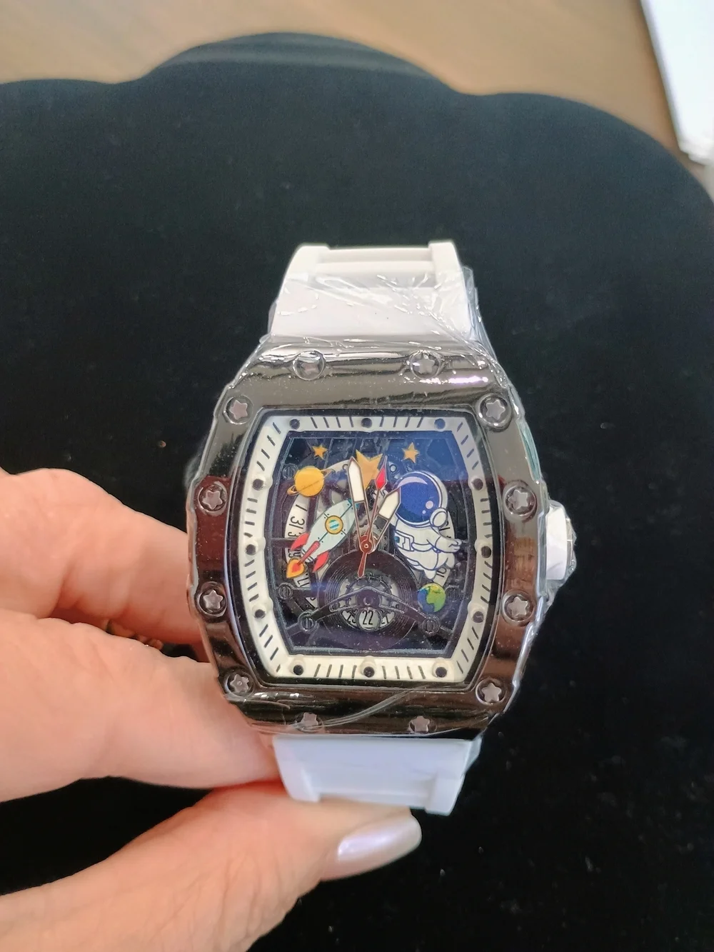White Space-Themed Casual Large Watch with Astronaut Dial